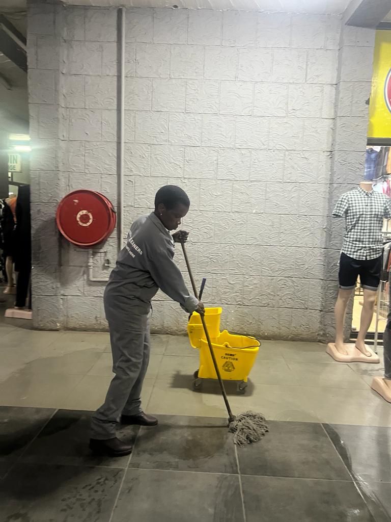 store and warehouse cleaning